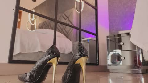 Renata 3 online show from October 2025 04:06:02 PM