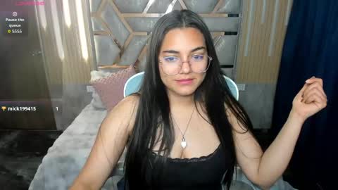 Snapshot of renata_lizcano chatting on May 2026 01:58:01 AM renata online show from May 2026 01:58:01 AM