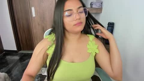 Snapshot of renata_lizcano chatting on June 2026 03:17:01 PM renata online show from June 2026 03:17:01 PM