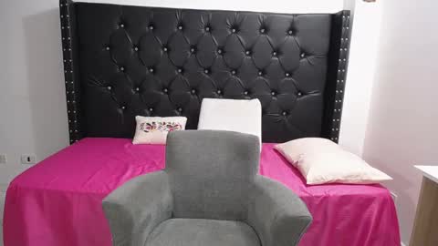 Renata Salinas online show from January 2026 01:05:01 PM