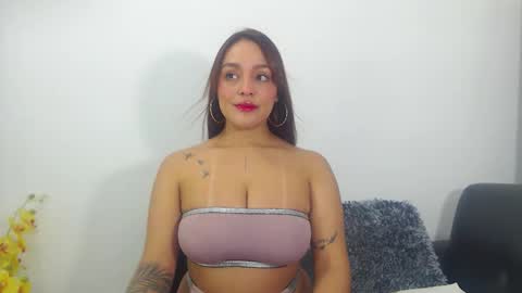 renatabrownn28 online show from April 2026 01:17:01 AM