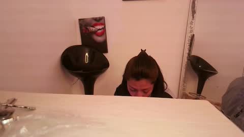 renataj online show from September 2025 06:09:02 PM