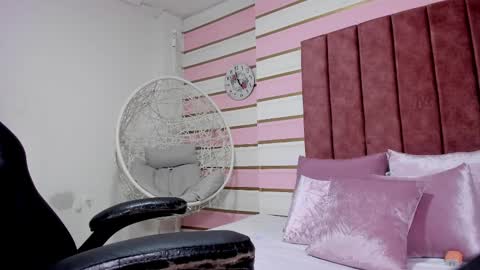 Snapshot of renatarussel chatting on January 2025 05:44:01 PM Renata  online show from January 2025 05:44:01 PM