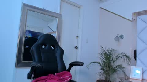 Snapshot of renatarussel chatting on January 2025 05:40:02 PM Renata  online show from January 2025 05:40:02 PM