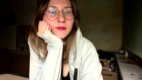 Mia online show from April 2026 05:28:01 PM