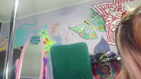 Snapshot of rene_heartz99 chatting on October 2025 11:33:01 AM Naughty closet slut here to suck all your friends off  online show from October 2025 11:33:01 AM