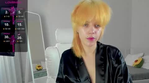 Snapshot of rene_yolker chatting on November 2025 12:04:02 PM Rene online show from November 2025 12:04:02 PM