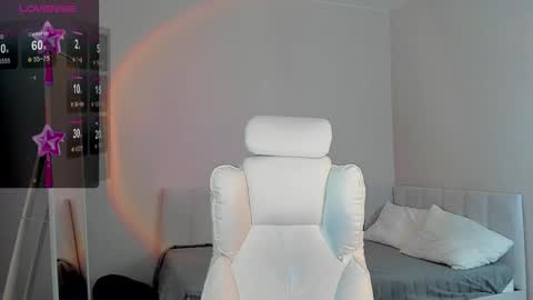 Snapshot of rene_yolker chatting on December 2025 12:36:02 PM Rene online show from December 2025 12:36:02 PM