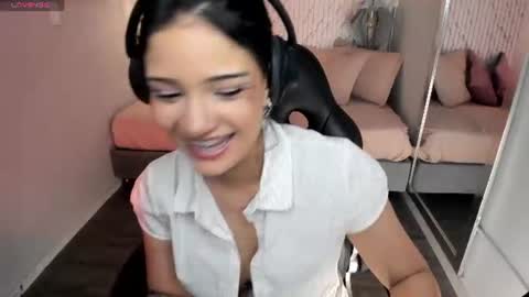 Snapshot of renee_shelby_ chatting on August 2026 09:28:01 PM Renee Shelby online show from August 2026 09:28:01 PM