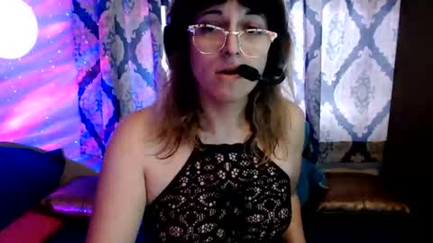 RenXoFlowers online show from May 2026 09:00:01 PM