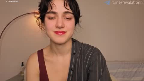 Ewiwi online show from November 2025 06:08:02 PM