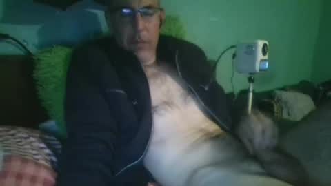 reyes_albert2006 online show from April 2026 06:10:01 PM