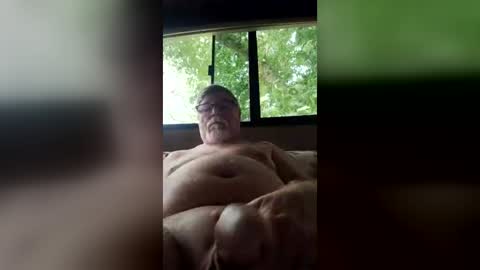 Snapshot of ri_tugger33 chatting on July 2026 02:21:01 PM ri_tugger33 online show from July 2026 02:21:01 PM