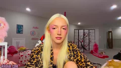 ria  online show from November 2025 04:02:02 AM