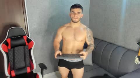 ricardogonzalez666 online show from February 2025 09:08:02 PM