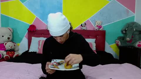 Snapshot of rich_de_la_rosa chatting on December 2024 05:18:02 AM rich and kitty online show from December 2024 05:18:02 AM