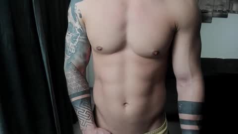 Snapshot of richarddarell chatting on November 2025 05:45:02 AM RichardDarell online show from November 2025 05:45:02 AM