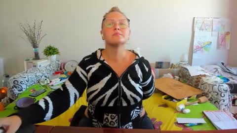 Anna - not anna - right Anna  online show from November 2025 10:05:01 AM