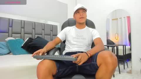 Ricky  online show from November 2025 08:51:01 PM