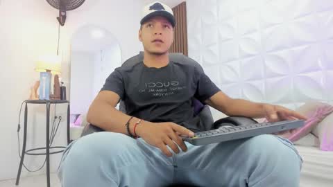 Ricky  online show from November 2025 02:28:01 PM