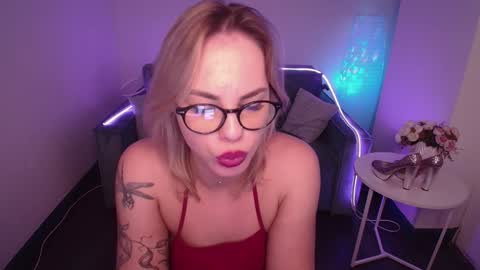 Snapshot of rikaraily chatting on February 2025 09:30:01 AM Rika online show from February 2025 09:30:01 AM