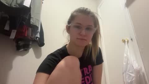 Snapshot of riley_ray69 chatting on February 2026 03:30:01 PM riley_ray69 online show from February 2026 03:30:01 PM