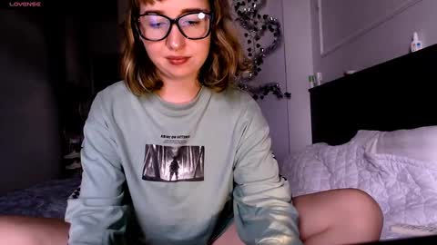 Snapshot of riri_rich chatting on December 2024 07:06:02 AM Rita online show from December 2024 07:06:02 AM