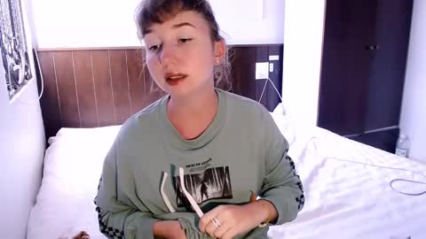 Snapshot of riri_rich chatting on February 2025 05:18:02 AM Rita online show from February 2025 05:18:02 AM