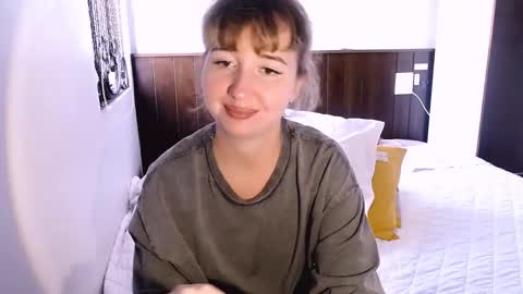 Snapshot of riri_rich chatting on March 2025 08:52:02 AM Rita online show from March 2025 08:52:02 AM