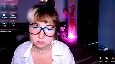 Snapshot of riri_rich chatting on September 2025 04:23:01 AM Rita online show from September 2025 04:23:01 AM