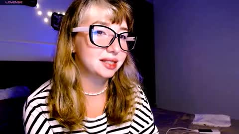 Snapshot of riri_rich chatting on September 2025 06:23:02 AM Rita online show from September 2025 06:23:02 AM