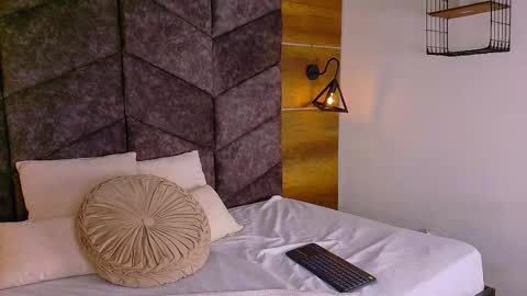 Snapshot of ririibrunette__ chatting on October 2025 08:47:01 PM RIRI online show from October 2025 08:47:01 PM