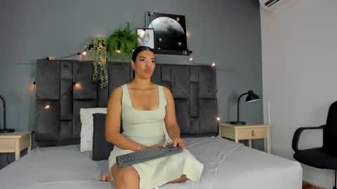 Snapshot of ririibrunette__ chatting on October 2025 11:51:02 PM RIRI online show from October 2025 11:51:02 PM