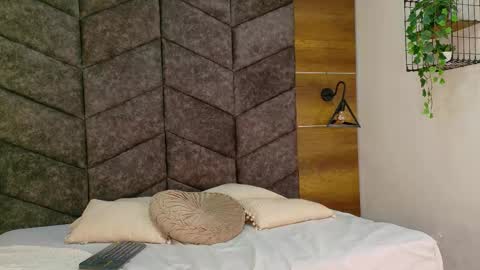 Snapshot of ririibrunette__ chatting on December 2025 08:14:01 PM RIRI online show from December 2025 08:14:01 PM