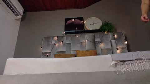 RIRI  online show from April 2026 07:41:01 PM