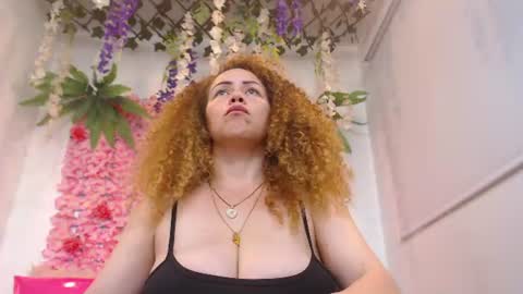 Snapshot of risitos_de_oro_ chatting on June 2026 06:43:01 PM Risitos De Oro online show from June 2026 06:43:01 PM