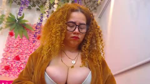 Snapshot of risitos_de_oro_ chatting on July 2026 10:44:01 AM Risitos De Oro online show from July 2026 10:44:01 AM