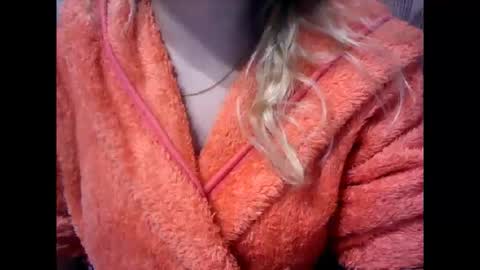 RiveraMaureen online show from November 2025 10:53:02 PM