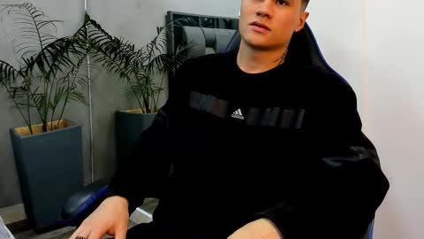 Roan Birkin online show from December 2025 09:10:02 PM