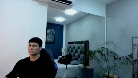 Roan Birkin online show from December 2025 07:42:02 PM