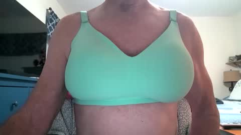 Snapshot of robert45556 chatting on November 2025 08:40:02 PM robert online show from November 2025 08:40:02 PM