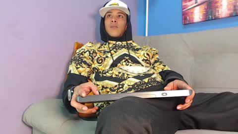 robert_kingg online show from December 2024 07:29:02 AM