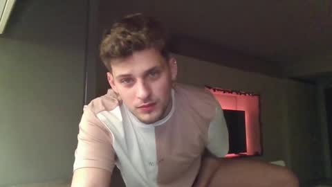 Snapshot of roberto_twink1 chatting on December 2024 03:04:01 PM Roberto online show from December 2024 03:04:01 PM