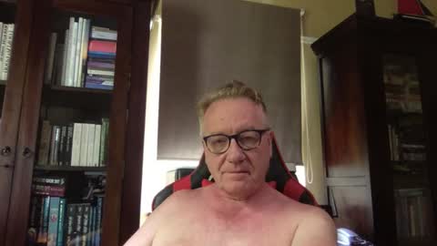 Snapshot of roberttherabbit chatting on December 2024 08:21:01 AM RobertTheRabbit online show from December 2024 08:21:01 AM