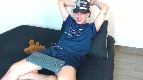 Snapshot of robisson_zack chatting on September 2025 01:21:01 AM Robisson Zack online show from September 2025 01:21:01 AM