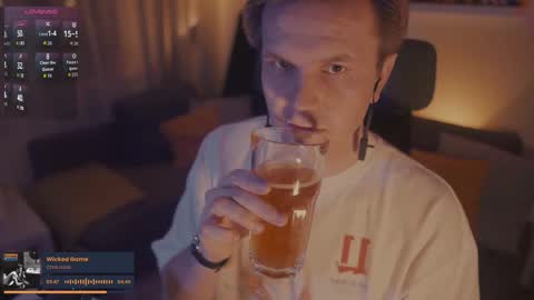 Snapshot of rocketbunnyxxx chatting on November 2025 05:46:01 PM Rocket Bunny online show from November 2025 05:46:01 PM