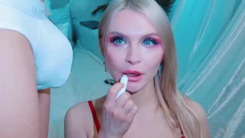 Lina and Den online show from April 2026 07:45:01 AM