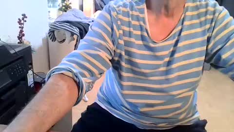 Snapshot of rolandloser1000 chatting on December 2024 08:23:02 AM rolandloser1000 online show from December 2024 08:23:02 AM