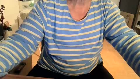 Snapshot of rolandloser1000 chatting on January 2025 06:28:01 PM rolandloser1000 online show from January 2025 06:28:01 PM