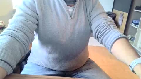 Snapshot of rolandloser1000 chatting on January 2025 01:14:02 PM rolandloser1000 online show from January 2025 01:14:02 PM